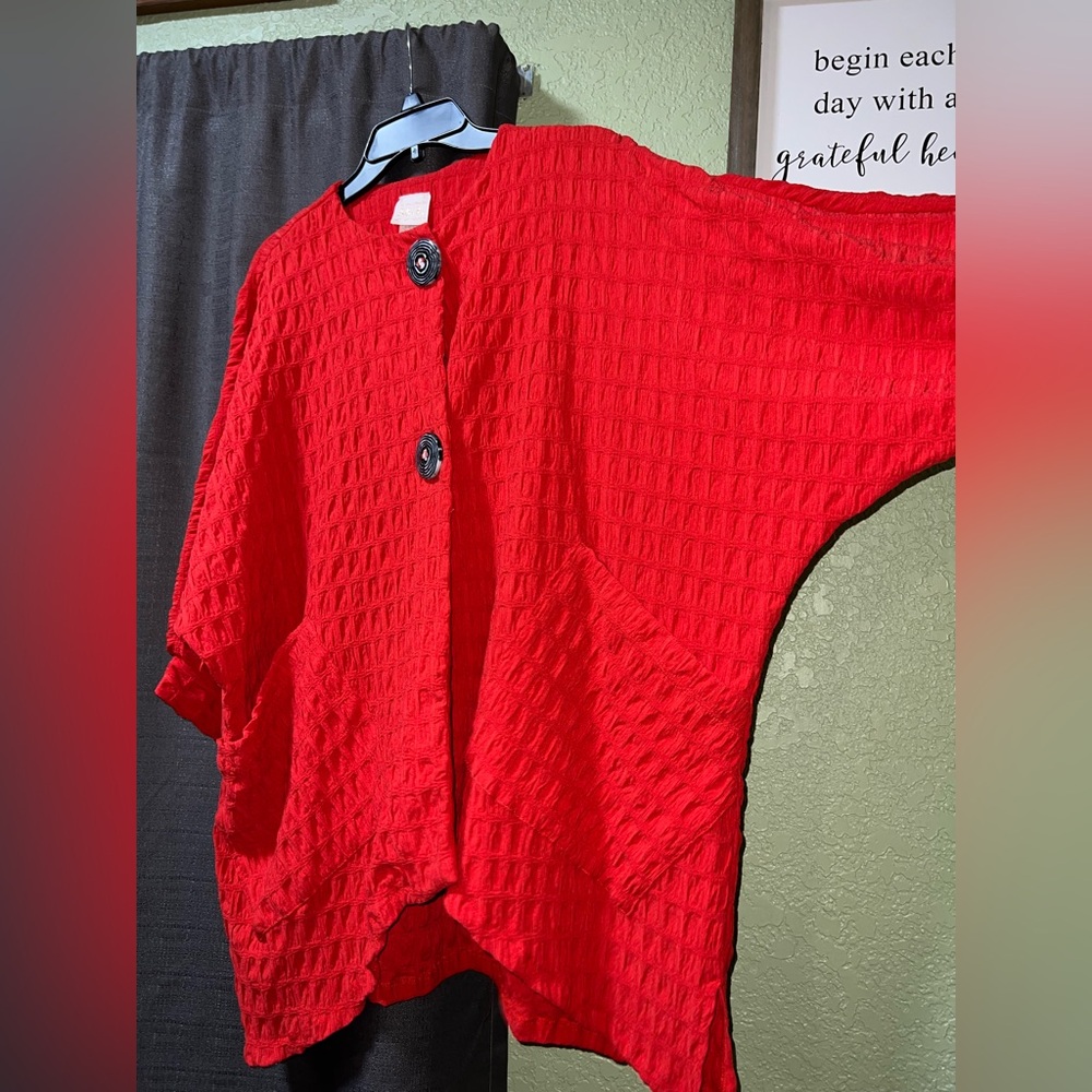 Zadie B’s Wrenly oversized Vibrant Red Textured Button-Up Jacket Top - Picture 4 of 6